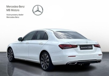 Mercedes Klasa E W213 Limuzyna 2.0 220d 194KM 2020 Mercedes-Benz Klasa E E220 4matic Od dealera Kamera cofania LED Martwe Pole, zdjęcie 2