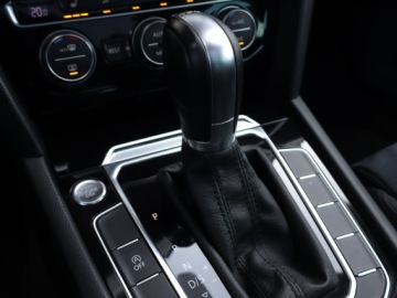 Volkswagen Passat B8 Variant 2.0 TDI BlueMotion SCR 150KM 2016 VW Passat 2.0 TDI, Automat, Skóra, Navi, Klima, zdjęcie 17