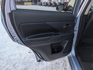 Mitsubishi Outlander III 2014 Mitsubishi Outlander Rezerwacja 2.0 Hybryda Plug-in 121KM, zdjęcie 32