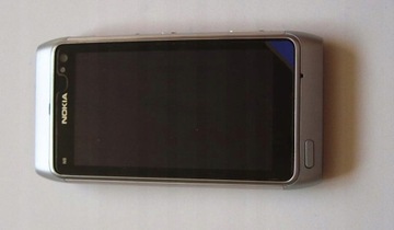 Смартфон Nokia N8 256 МБ/16 ГБ 3G серебристый