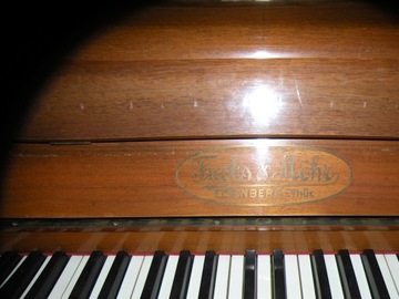 Стилизованное фортепиано от Fuchs & Mohr