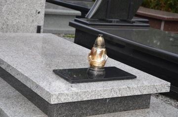 КАМЕННАЯ ПОДКЛАДКА ДЛЯ СВЕЧНЫХ МОГИЛ НА КАМЕНЕ