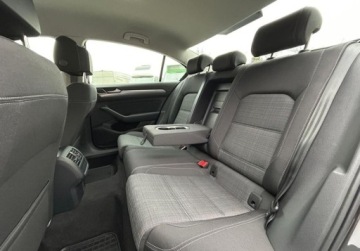 Volkswagen Passat B8 Limousine Facelifting 2.0 TSI 190KM 2021 Volkswagen Passat Business Pakiety, ACC, Ladowarka indukcyjna, GPS, ergoC, zdjęcie 16