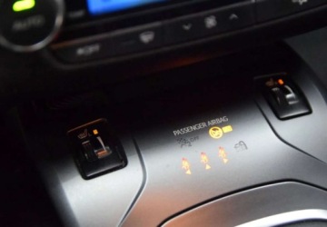 Toyota Avensis III Wagon Facelifting 2015 2.0 D-4D 143KM 2015 Toyota Avensis PL Salon _ kombi _ kamera cofania _ Alu17_ 2.0 Diesel 143KM, zdjęcie 24