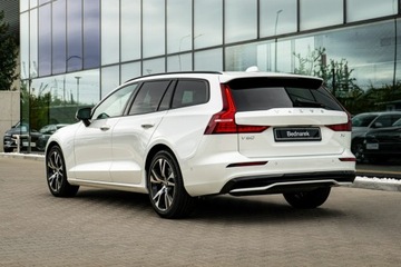 Volvo V60 II  Kombi Facelifting 2.0 B4 B 197KM 2025 Volvo V60 Ultra Dark B4 Mild hybrid Benzyna 197+14, zdjęcie 5
