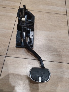 Pedał hamulca BMW seria 1 F40 automat