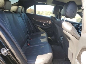 Mercedes Klasa E W214 2023 Mercedes-Benz Klasa E 350 4Matic 2023 2.0l 2.0 Benzyna 255KM, zdjęcie 2