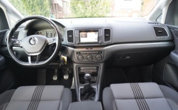 Volkswagen Sharan II Van Facelifting 2.0 TDI SCR 150KM 2017 Volkswagen Sharan Bezwypadkowy Serwisowany 1-Wlasciciel Navi Kamera Pdc Ra, zdjęcie 37