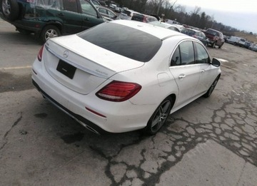 Mercedes Klasa E W213 2017 Mercedes-Benz Klasa E MERCEDES-BENZ E-CLASS E 300, 2017r., 4x4, 2.0L 2.0, zdjęcie 4