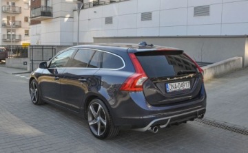 Volvo V60 I Kombi 2.0 D3 163KM 2011 Volvo V60 2,0d 163KM Bezwypadkowy R-Design 2.0 Diesel 163KM, zdjęcie 2