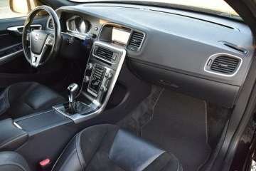 Volvo V60 I Kombi Facelifting 2.0 D4 DRIVE-E 190KM 2018 Volvo V60 2,0D4 190Km R-Design Alcantara Led Navi, zdjęcie 11