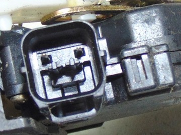 MITSUBISHI GRANDIS 05R ZÁMEK DVEŘE ZADNÍ LEVÝ