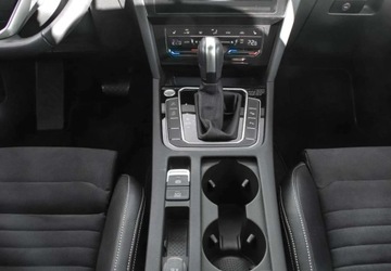 Volkswagen Passat B8 Variant Facelifting 2.0 TSI 190KM 2022 Volkswagen Passat 2.0 TSI 190KM DSG Elegance Reflektory Matrix Szyba przed, zdjęcie 15