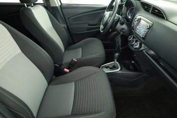 Toyota Yaris III Hatchback 5d Facelifting 2017 1.5 Dual VVT-iE 111KM 2017 Toyota Yaris 1.5 Dual VVT-i, Salon Polska, zdjęcie 6