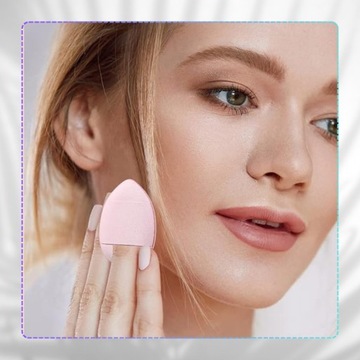 Zestaw różowych gąbek do makijażu w słoiczku blender i puszki do pudru