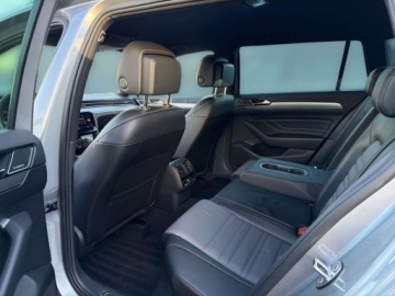 Volkswagen Passat B8 Variant Facelifting 2.0 TDI SCR 200KM 2022 Volkswagen Passat R-Line 4Mot. HarmanKardon LED Matrix Hak Kamera Cofania, zdjęcie 33