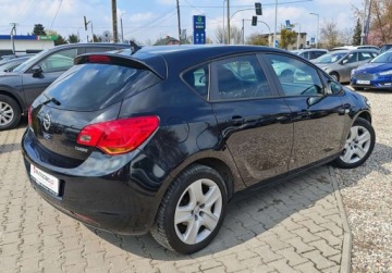Opel Astra J Hatchback 5d 1.4 Turbo ECOTEC 140KM 2011 Opel Astra sprowadzone zarejestrowane 1.4 Benzyna 140KM, zdjęcie 5