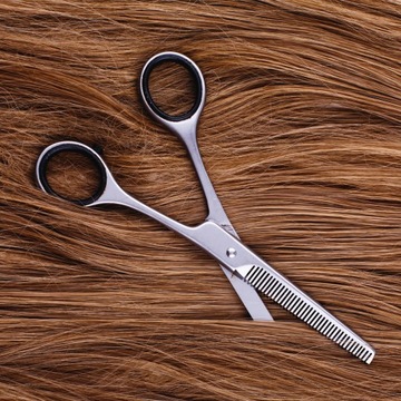 Парикмахерский набор НОЖНИЦЫ ПАРИКМАХЕРСКИЕ НАСАДКИ ДЛЯ РАСЧЕСКИ ЗАЖИМЫ ЧЕХОЛ