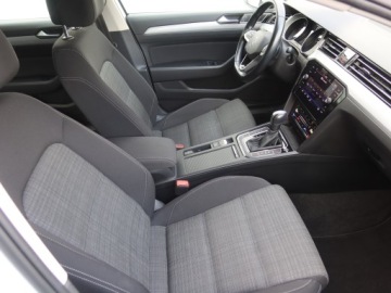 Volkswagen Passat B8 Variant Facelifting 2.0 TDI SCR 150KM 2020 VW Passat 2.0 TDI, Salon Polska, Serwis ASO, zdjęcie 8