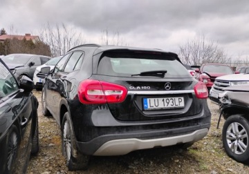 Mercedes GLA I Off-Roader Facelifting 1.6 180 122KM 2019 Mercedes-Benz GLA I rej 2020r, 1.6 Benzyna. AUTOMAT. Uszkodzony przod. VAT