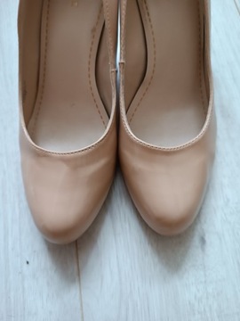 Clarks 37 1/2 skórzane lakierowane czółenka