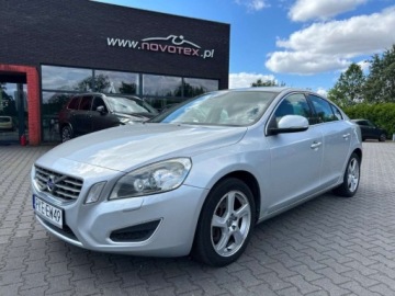 Volvo S60 II 2010 Volvo S60 D5AWDaut SummumxenonBLISACC alu17skoraserwis w ASO Volvo