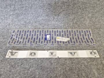 VOLVO S90 II 30747797 NAPIS EMBLEMAT KLAPY BAGAŻNIKA TYŁ NOWY OE