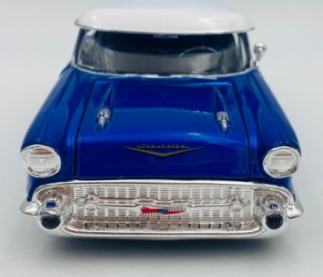 Chevy Bel Air 1957 с солнцезащитной шторкой Get Low 1:24 Motormax 79030
