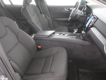 Volvo V60 II  Kombi 2.0 D3 150KM 2020 Volvo V60 D3 2.0, Salon Polska, Serwis ASO, zdjęcie 8