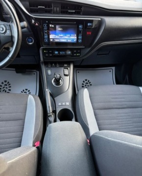 Toyota Auris II Touring Sports Facelifting 1.8 Hybrid 136KM 2016 Toyota Auris salon Polska, Podgrzewane fotele, Kamera 1.8 Hybryda 136KM, zdjęcie 3