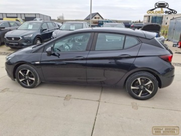 Opel Astra K Hatchback 5d 1.6 CDTI 95KM 2016 Opel Astra 1,6 cdti klima elektryka wspomaganie alu navi oplacona 1.6, zdjęcie 4
