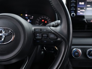 Toyota Yaris IV Hatchback 1.5 Dynamic Force 125KM 2022 Toyota Yaris 1.5 VVT-i, Salon Polska, zdjęcie 15