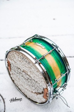 Polmuz model 1 Maple 13x6,5 Snare - от цвета Artist Green до естественного выцветания синего цвета