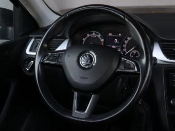 Skoda Rapid II Liftback Facelifting 1.0 TSI 110KM 2017 Skoda Rapid Spaceback 1.0 TSI, Salon Polska, zdjęcie 18