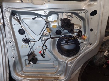 MECHANIZMUS ZVEDÁK OKNO LEVÝ PŘEDNÍ ELELKTRICKÝ TRANSPORTER T5 VW