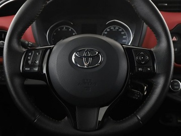 Toyota Yaris III Hatchback 5d Facelifting 2017 1.5 Dual VVT-iE 111KM 2018 Toyota Yaris klima-auto kamera Bluetooth tempomat, zdjęcie 20