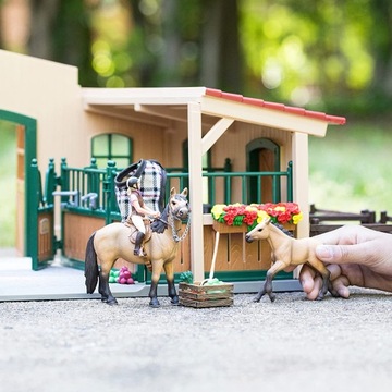 КОНЮШНЯ С ОБОРУДОВАНИЕМ Schleich 42195