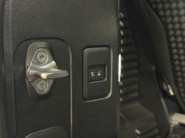 Land Rover Defender IV (L663) Hard Top 90 3.0D R6 250KM 2024 Land Rover Defender Polski salon VAT 23% Kamera co, zdjęcie 11