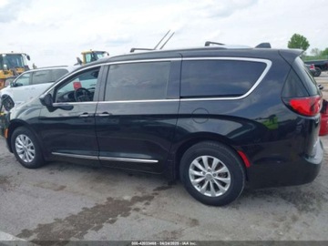 Chrysler Pacifica II 2019 Chrysler Pacifica Touring L 2019 3.6l 3.6 Benzyna 287KM, zdjęcie 2
