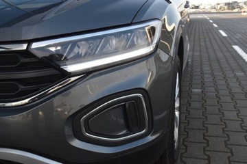 Volkswagen T-Roc I SUV Facelifting 1.5 TSI ACT 150KM 2022 Volkswagen T-Roc SalonPL 150KM TSI DSG Life 17 ZimowySiedzenia komfortoweV, zdjęcie 37