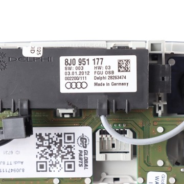 AUDI TT 8J LAMPA KABINY ZADNÍ ČERNÁ 8J0947111