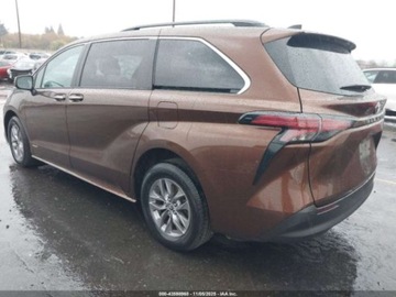 Toyota Sienna III 2021 Toyota Sienna XLE 2021 2.5l 2.5 Hybryda 189KM, zdjęcie 3