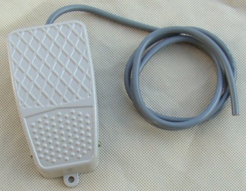 КНОПОЧНЫЙ ПЕРЕКЛЮЧАТЕЛЬ НОЖНОЙ ПЕДАЛИ 220 В 10 А НЕТ НЗ 1 м