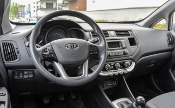 Kia Rio III Hatchback 3d 1.2 DOHC CVVT 85KM 2012 Kia Rio 1.2 2012 r. Bezwypadkowy 1.2 Benzyna 85KM, zdjęcie 8