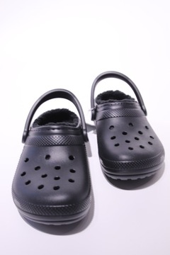 damskie CROCS KLAPKI CZARNE OCIEPLANE rozmiar 38/39