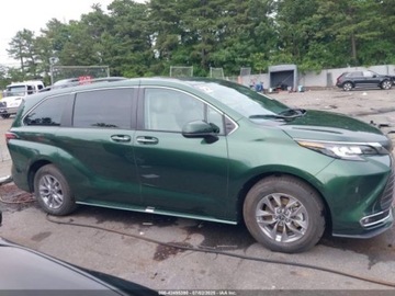 Toyota Sienna III 2022 Toyota Sienna XLE, 2022r., 4x4, 2.5L 2.5 Benzyna 189KM, zdjęcie 2