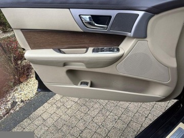 Jaguar XF I Sedan 3.0D V6 S 275KM 2010 Jaguar XF 3.0 V6 S 275KM 2010r, zdjęcie 18