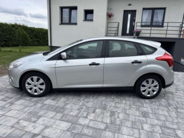 Ford Focus III Hatchback 5d facelifting 1.0 EcoBoost 125KM 2014 Ford Focus Ford Focus MK3 2014 1.0 benzyna 125 KM 131 tys. km serwisow, zdjęcie 1