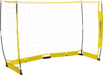 Przenośna, łatwa w montażu bramka piłkarska Amazon Basics 121 x 243 cm
