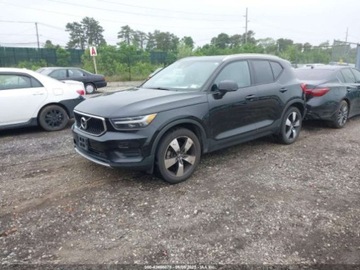 Volvo XC40 Crossover 2.0 T5 247KM 2020 Volvo XC 40 T5 Momentum 2020 2.0l 2.0 Benzyna 248KM, zdjęcie 1